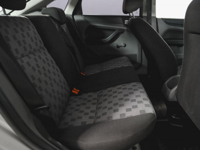 Ford Focus 1.6 MT (101 л. с.)