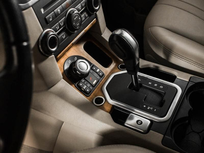Land Rover Discovery 3.0 TD AT (245 л. с.)