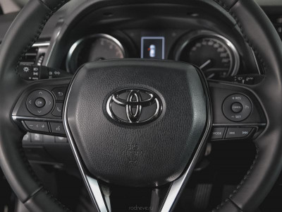 Toyota Camry 2.5 AT (181 л.с.)
