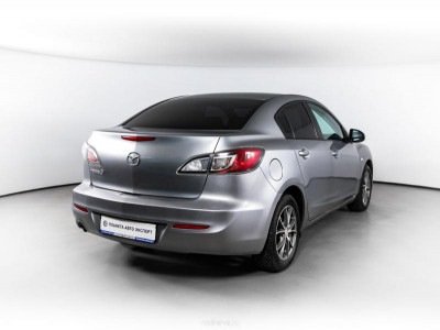 Mazda 3 1.6 MT (105 л. с.)