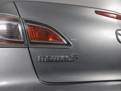 Mazda 3 1.6 MT (105 л. с.)