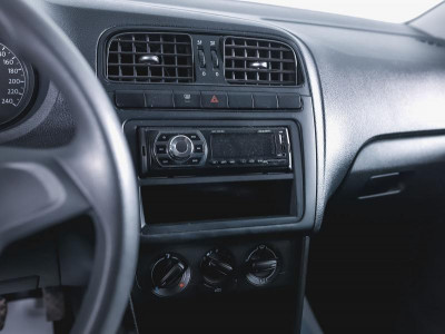 Volkswagen Polo 1.6 MPI MT (90 л. с.)