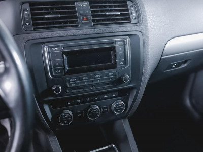 Volkswagen Jetta 1.6 MPI MT (105 л. с.)