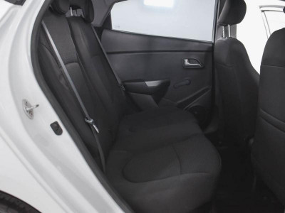 Kia Rio 1.4 MT (107 л. с.)