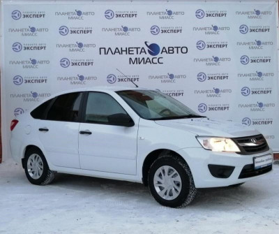 LADA Granta лифтбек 1.6 8кл MT (87 л. с.)