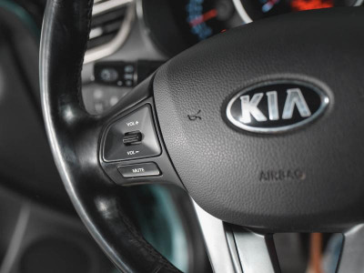 Kia Rio 1.4 MT (107 л. с.)