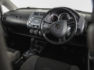 Honda Fit 1.3 CVT (86 л. с.)