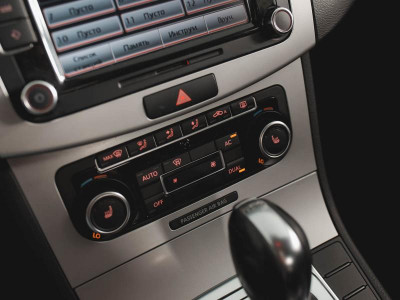 Volkswagen Passat CC 1.8 AT (152 л.с.)