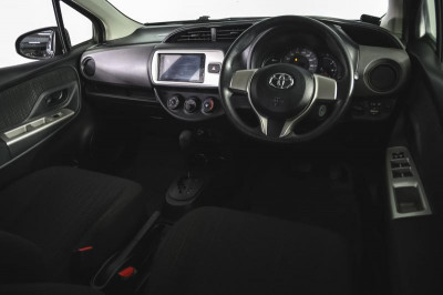 Toyota Vitz 1.3 CVT (94 л. с.)