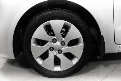 Kia Rio Хетчбэк 1.4 MT (107 л. с.)