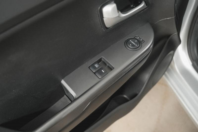 Kia Rio Хетчбэк 1.4 MT (107 л. с.)