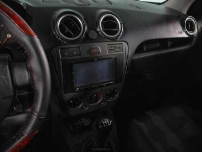 Ford Fusion 1.4 MT (80 л. с.)