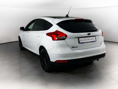 Ford Focus Хетчбэк 1.6 Ti-VCT PowerShift (125 л. с.) White and Black