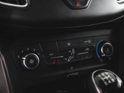 Ford Focus Хетчбэк 1.6 Ti-VCT MT (125 л. с.)