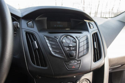 Ford Focus 1.6 MT (105 л. с.)
