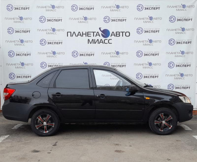 LADA Granta седан 1.6 MT 8кл (82 л. с.)