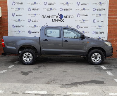Toyota Hilux 2.5D MT Turbo AWD (144 л. с.)