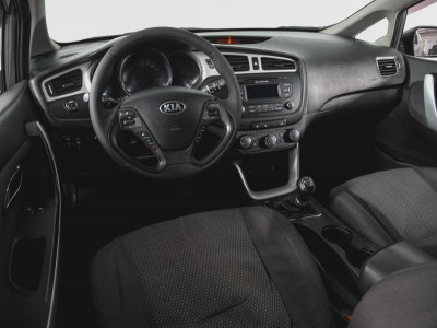 Kia Ceed 1.6 MT (129 л. с.)
