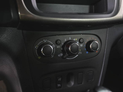 Renault Sandero 1.6 AT (102 л. с.)