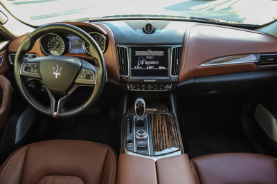 Maserati Levante 3.0 V6 AT (350 л.с.)