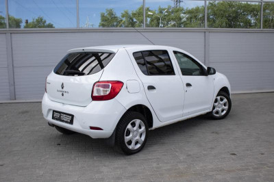 Renault Sandero 1.6 MT (82 л. с.)
