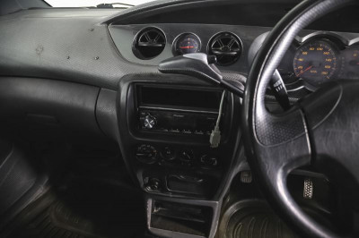 Daihatsu YRV 1.3 AT (90 л. с.)