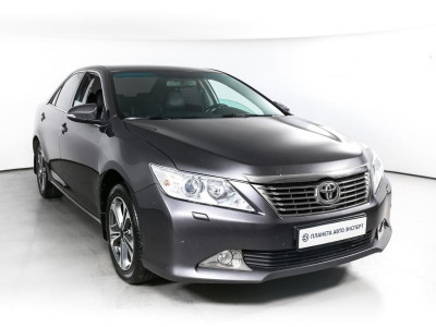 Toyota Camry 2.5 AT (181 л. с.)