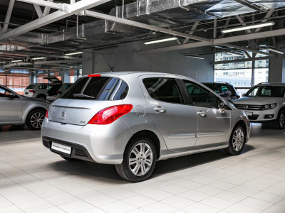 Peugeot 308 1.6 AT (120 л. с.)