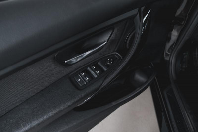 BMW 3 серия 320i AT (184 л. с.)