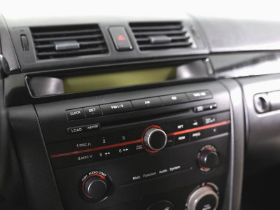 Mazda 3 1.6 MT (105 л. с.)