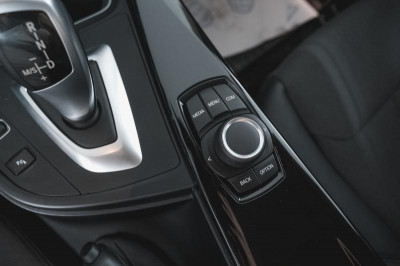 BMW 3 серия 320i AT (184 л. с.)