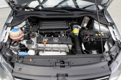 Volkswagen Polo 1.6 MT (105 л. с.)