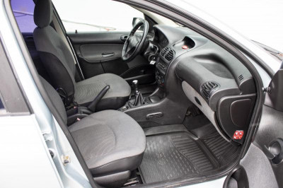 Peugeot 206 1.4 MT (75 л. с.)