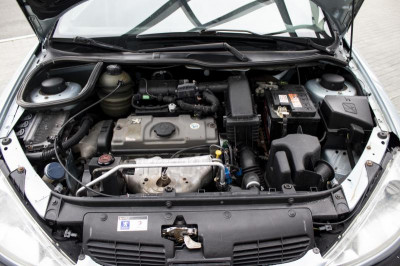Peugeot 206 1.4 MT (75 л. с.)