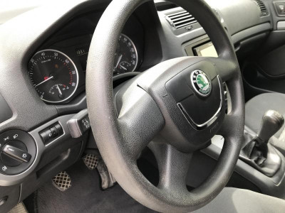 ŠKODA Octavia 1.6 MPI MT (102 л. с.)