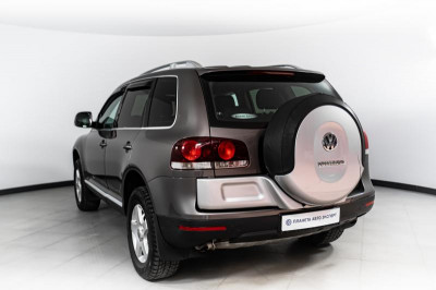 Volkswagen Touareg 3.0d AT (224 л.с.) 4WD