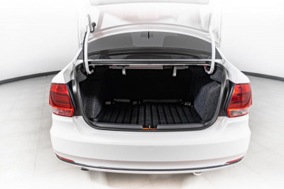 Volkswagen Polo 1.6 MPI AT (110 л. с.)