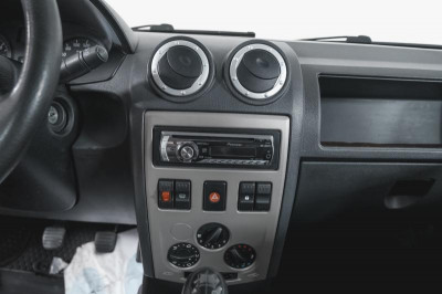 Renault Logan 1.4 MT (75 л.с.)