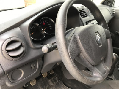 Renault Logan 1.6 MT (82 л. с.)