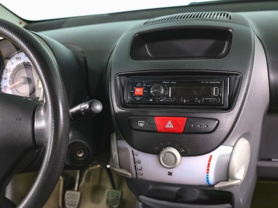 Peugeot 107 1.0 MT (68 л. с.)