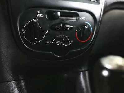 Peugeot 206 1.4 MT (75 л. с.)