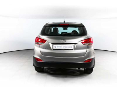 Hyundai ix35 2.0 MT 2WD (150 л. с.)