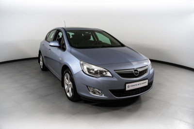 Opel Astra 1.4 Turbo MT (140 л. с.)