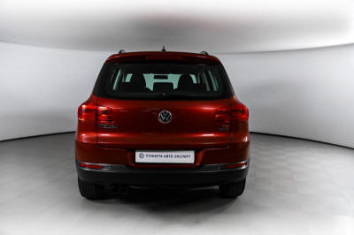 Volkswagen Tiguan 1.4 TSI BlueMotion DSG (150 л. с.)