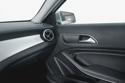 Mercedes-Benz GLA GLA 200 7G-DCT (156 л. с.)