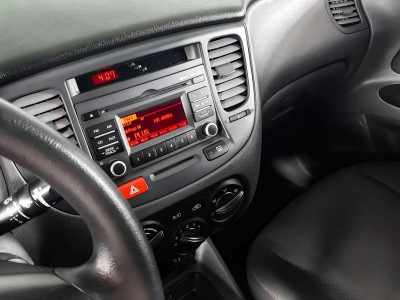 Kia Rio 1.4 MT (97 л. с.)