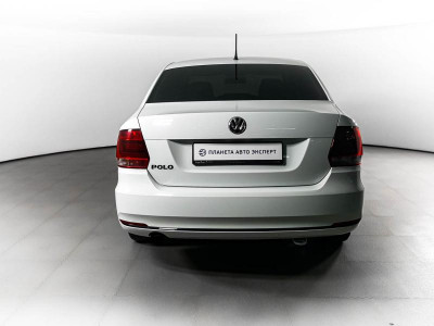 Volkswagen Polo 1.6 MPI AT (110 л. с.)