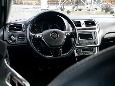 Volkswagen Polo 1.6 MPI MT (110 л. с.) Highline
